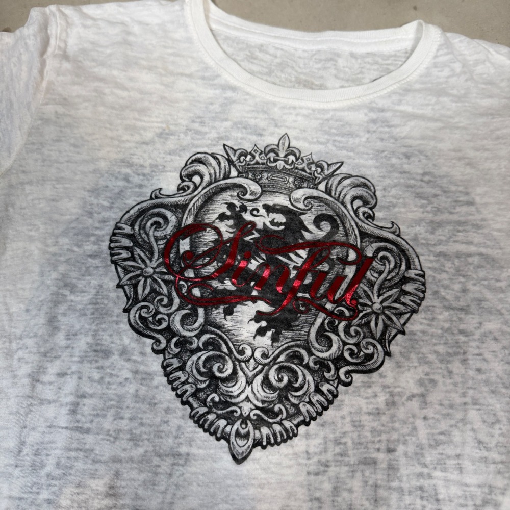 Sinful by Affliction Womens White Burnout Graphic T-Shirt Wings Crest Red Foil L - Picture 4 of 6